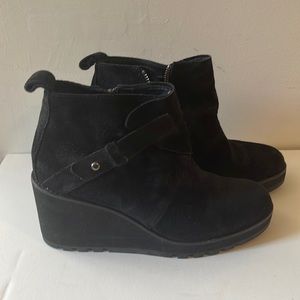 Eileen Fisher black suede booties platform heel is 1” in front and 3” in back.